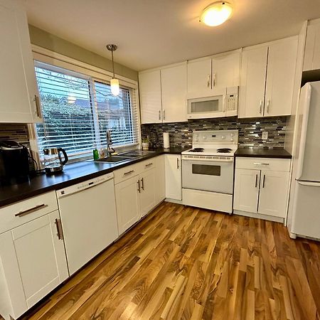 North Nanaimo Gem - Garden-View Room With Private Ensuite Buitenkant foto