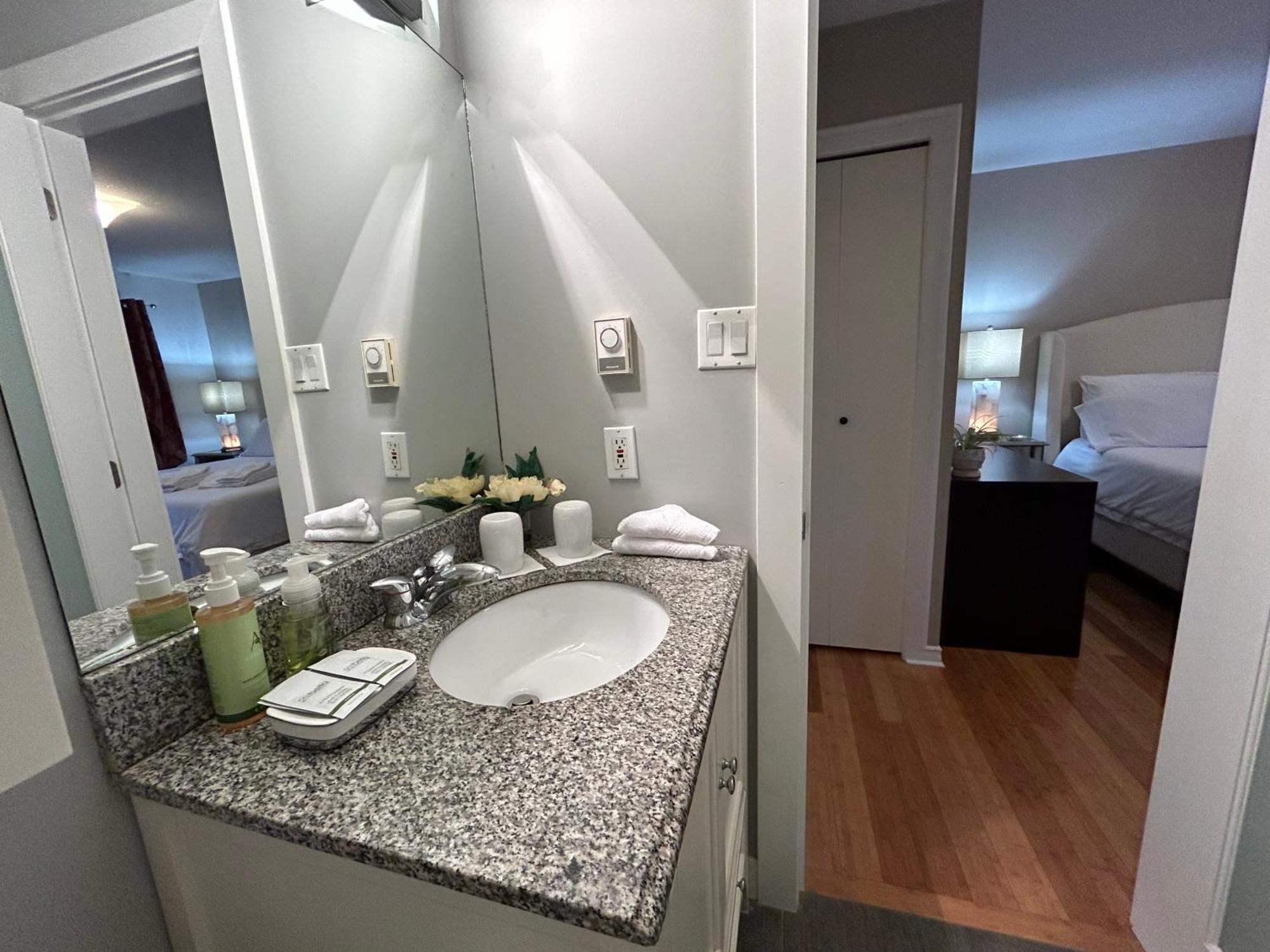 North Nanaimo Gem - Garden-View Room With Private Ensuite Buitenkant foto